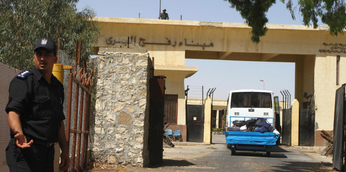 مصر تدفع بمساعدات إنسانية وطبية إلى قطاع غزة