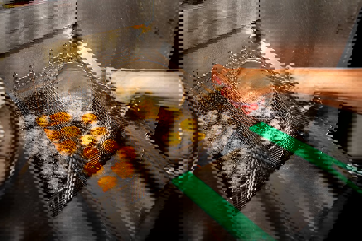 الكويت.. إعلان ترويجي لمطعم يتسبب بإغلاقه