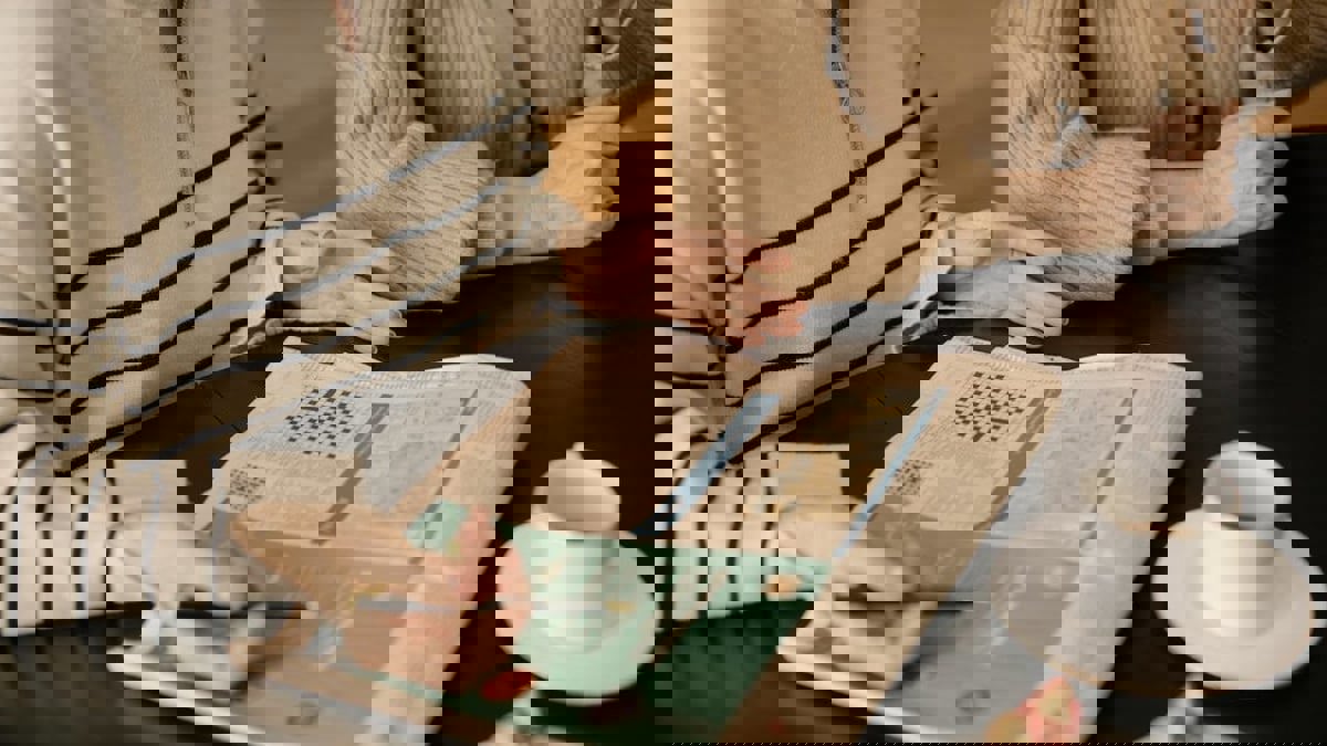 أيهما أكثر مهارة في حفظ وتذكر الكلمات الرجال أم النساء؟

