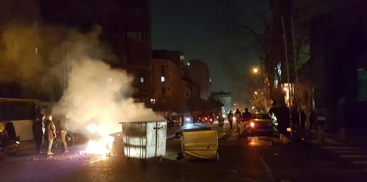 بالفيديو.. إحراق مقر لقوات "البسيج" شمال شرق إيران