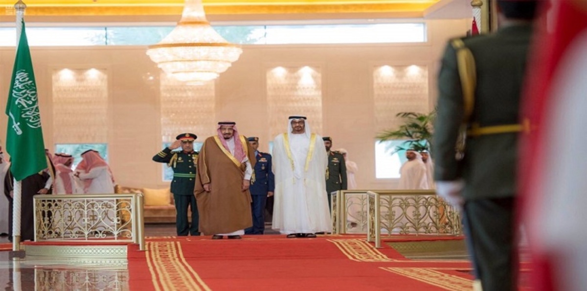 الملك سلمان يصل الإمارات وحاكم دبي وولي عهد أبوظبي في استقباله (فيديو وصور)