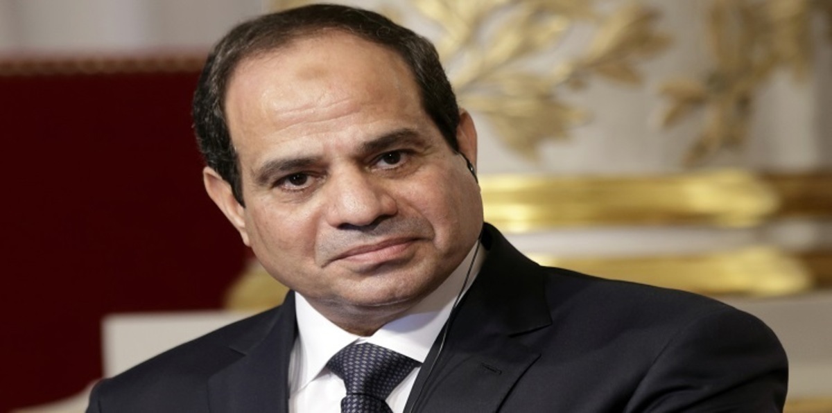 السيسي يصدر قرارًا بالعفو عن 82 من النشطاء المحبوسين