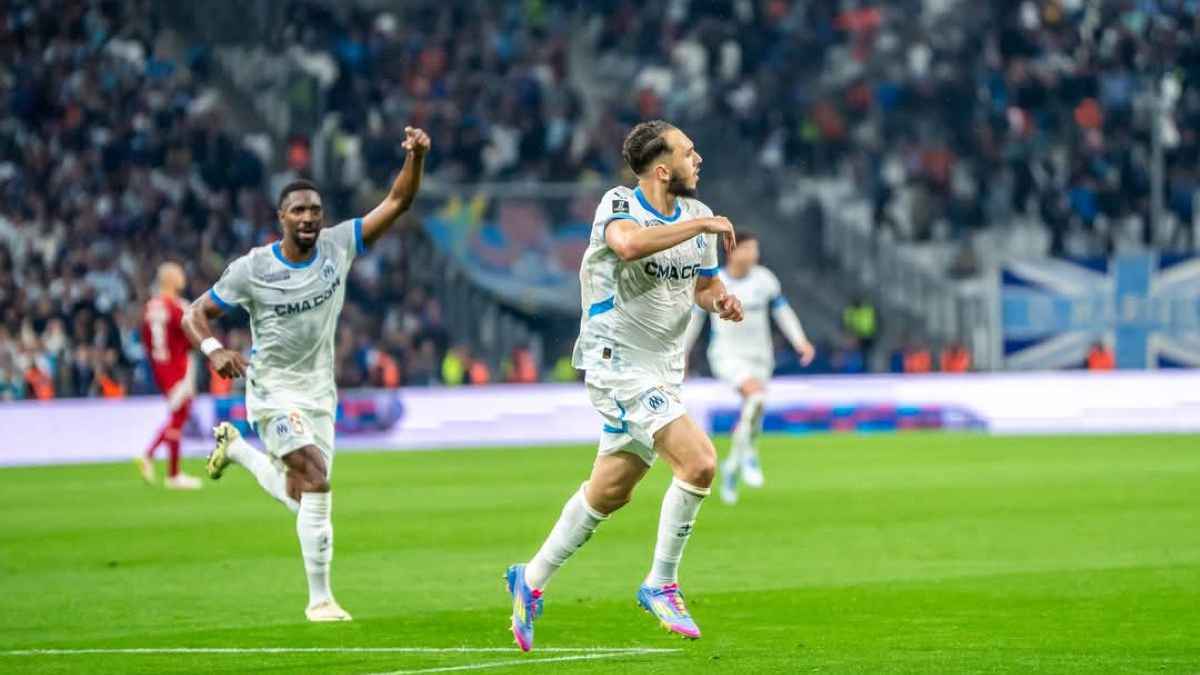 نجم جزائري يشعل منصات التواصل بهدف خرافي في الدوري الفرنسي (فيديو)