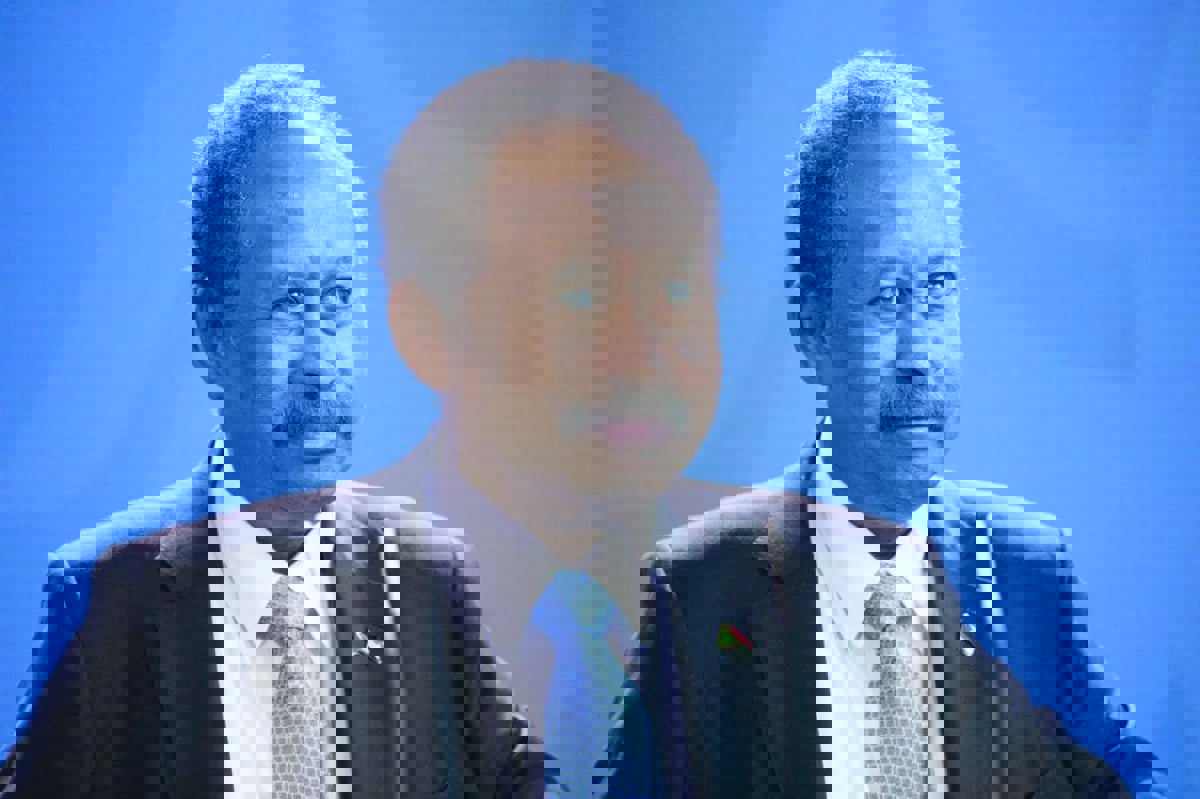 "إرم نيوز" ينفرد بنشر تفاصيل رؤية حمدوك لإنهاء الحرب في السودان