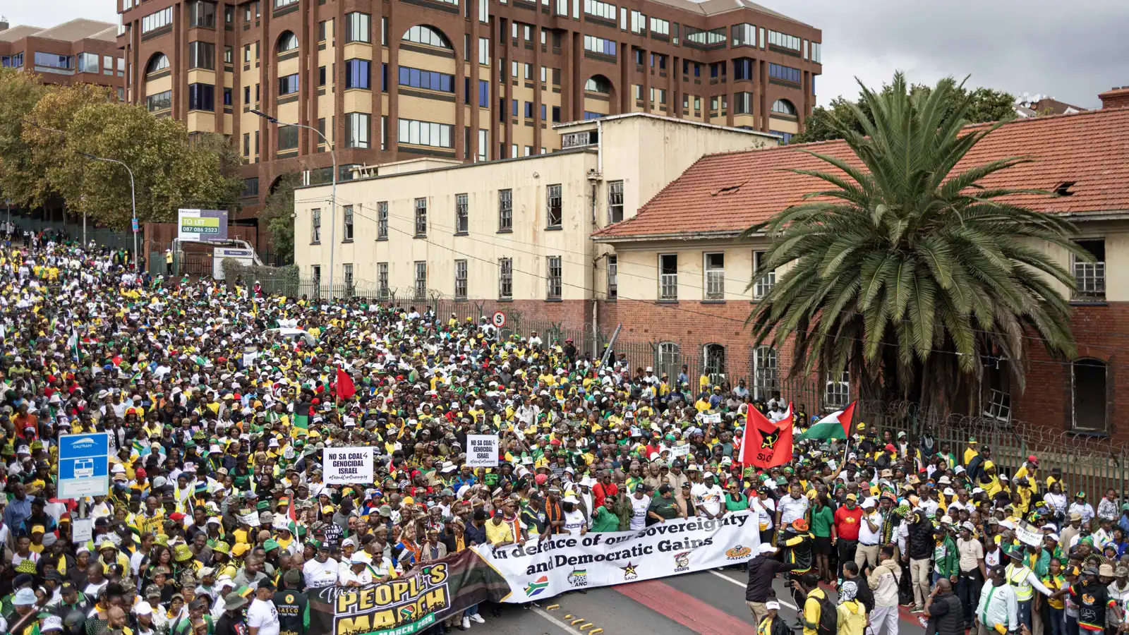 آلاف المتظاهرين في جنوب أفريقيا رفضا لـ"ضغوط" ترامب