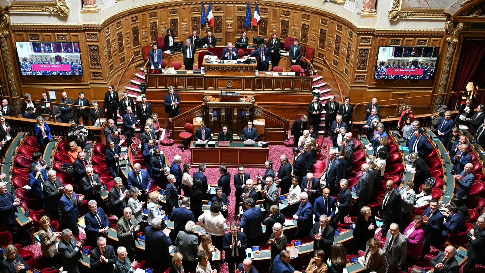 التقشف والضرائب الاستثنائية أبرز ملامح موازنة 2025 في فرنسا