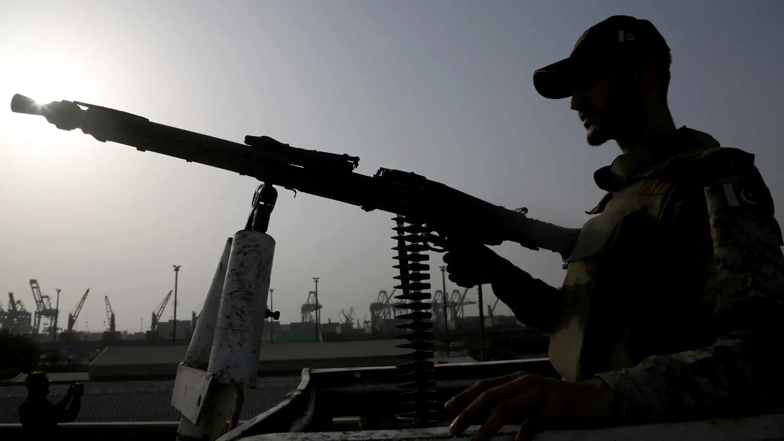 باكستان تعلن تعرض 3 قواعد جوية لهجوم صاروخي هندي (فيديو)