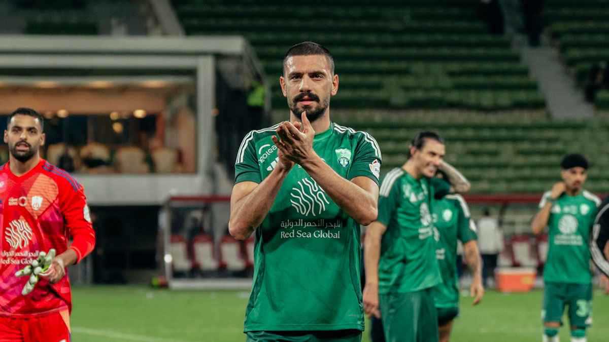 قبل مواجهة الاتحاد.. 5 أشياء يخسرها الأهلي السعودي بغياب "الصخرة" 