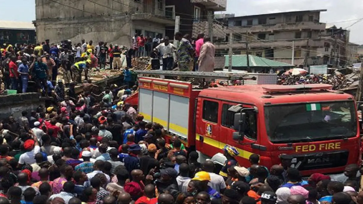 مقتل 20 شخصًا بينهم أطفال بانهيار مدرسة في نيجيريا  