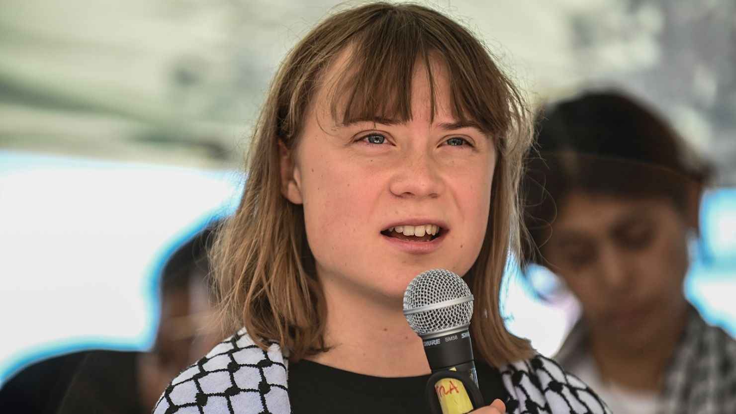 ترفض السفر جوًا.. هل "عاقبت" إسرائيل غريتا تونبرغ بركوب الطائرة؟