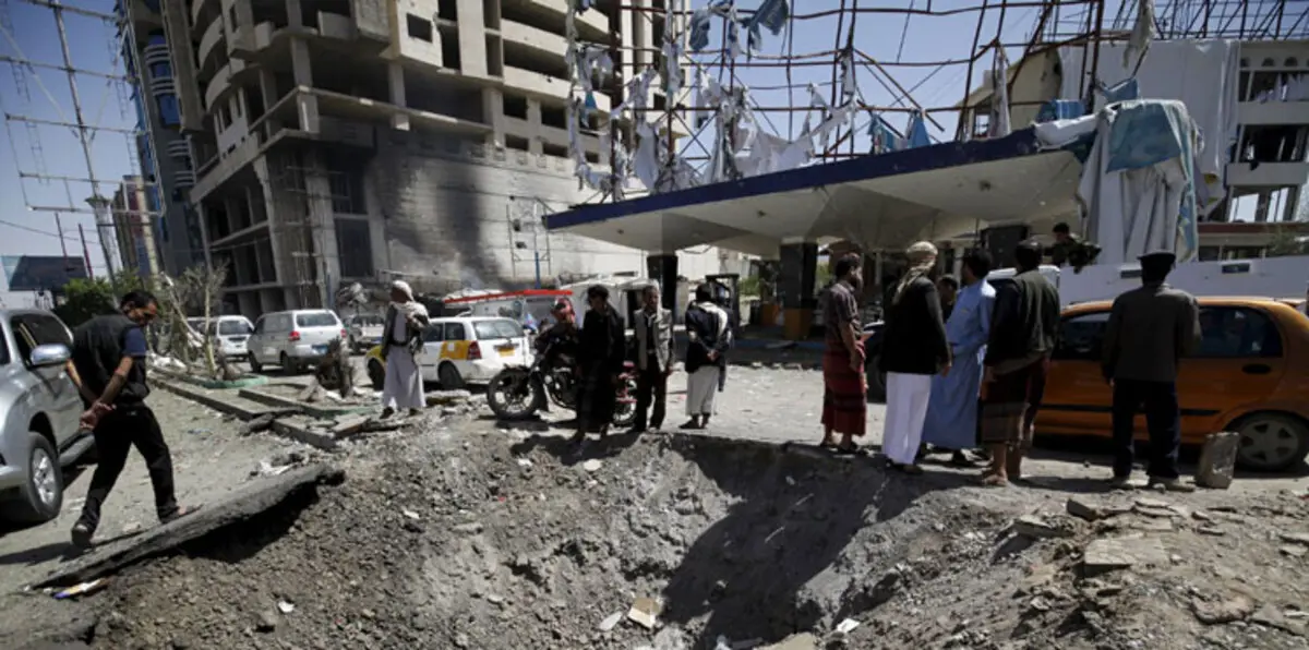 عشرات الضحايا بتفجير سيارات في عدن وداعش يتبنّى الهجوم‬