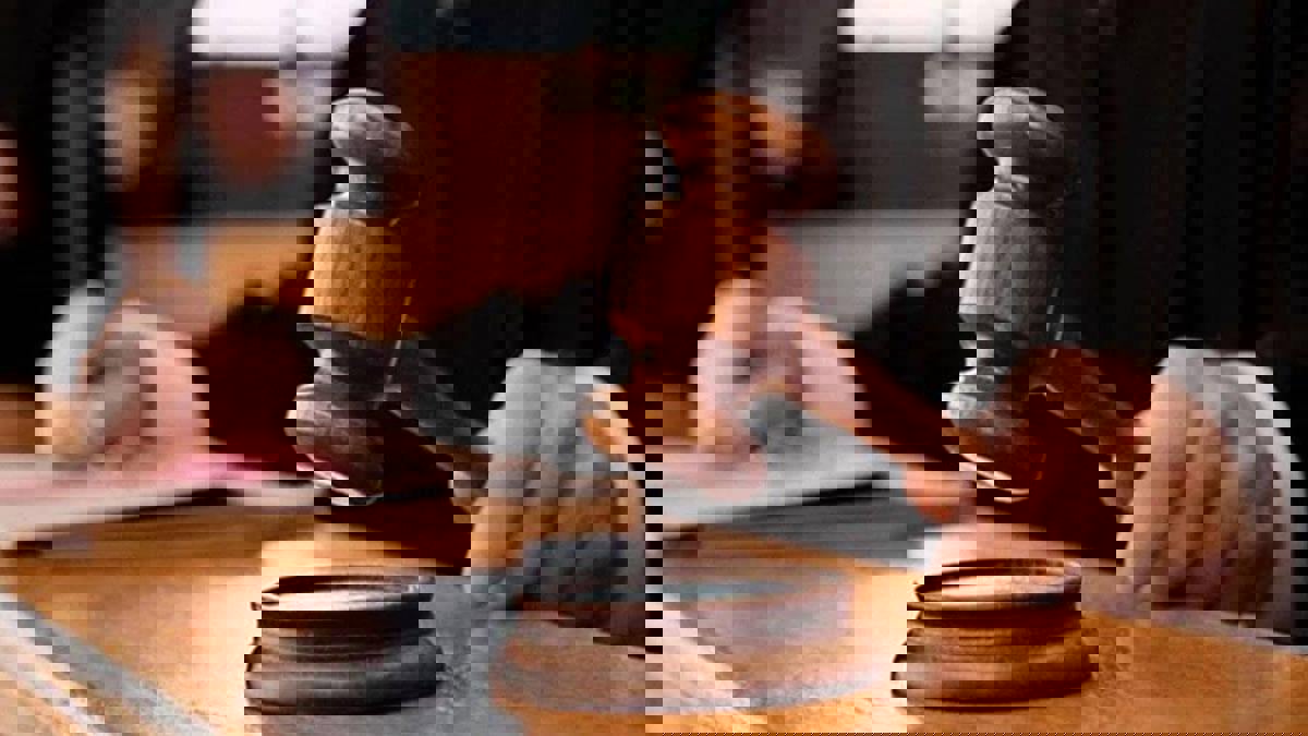 الإمارات.. أب يطالب باسترجاع هبة 7400 سهم منحها لأبنائه قبل 23 عاما