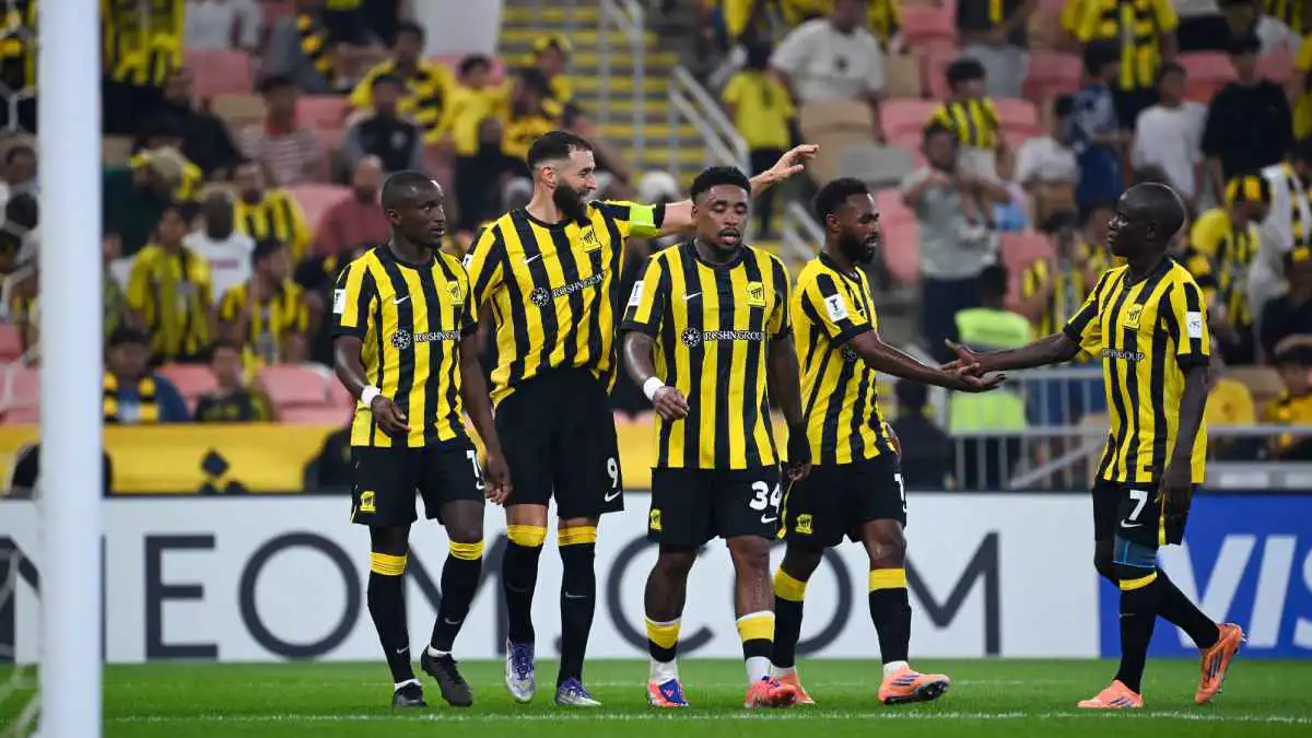 فور انضمامه للهلال.. 6 لاعبين في الاتحاد السعودي يلغون متابعة بنزيما