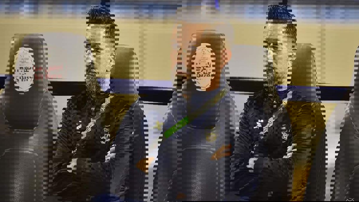 ما الشرط الذي منع بتال القوس من إجراء لقاء تلفزيوني مع هاسي مدرب الأهلي السابق؟