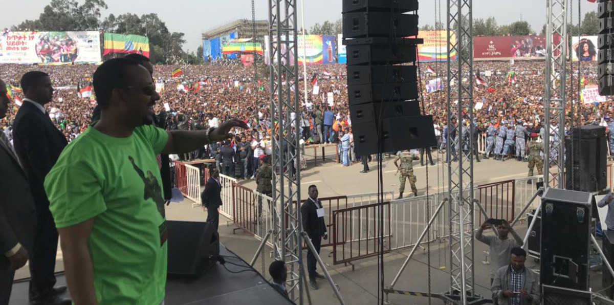 شاهد.. لحظة استهداف مهرجان مؤيد لرئيس وزراء إثيوبيا في أديس أبابا