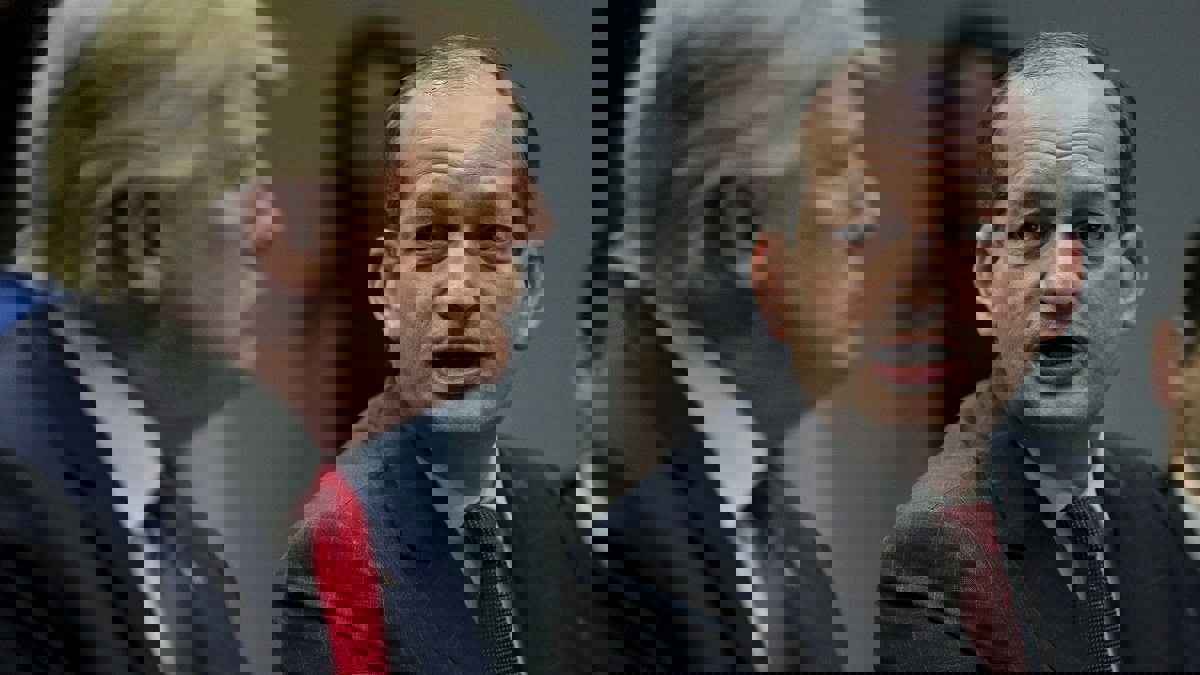 وزير أمريكي يرفض الاستقالة بسبب قرار اتخذه قبل 10 سنوات