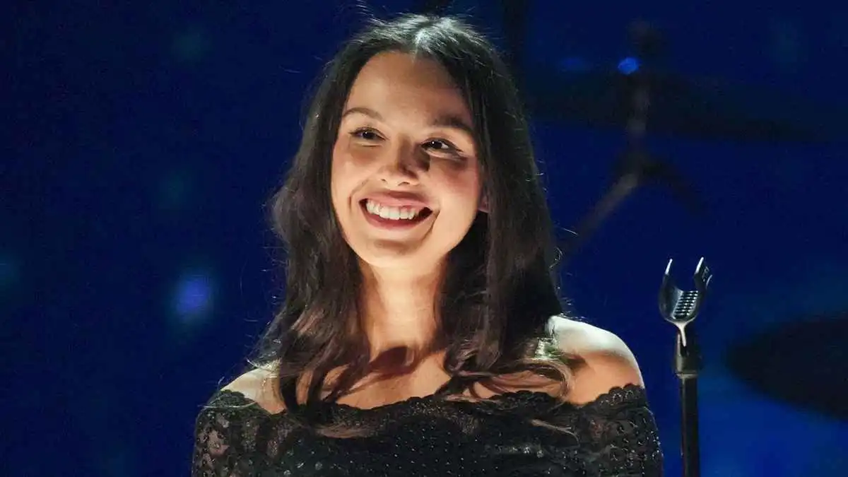 من هي أوليفيا رودريغو التي سيظهر اسمها على قميص برشلونة في الكلاسيكو؟