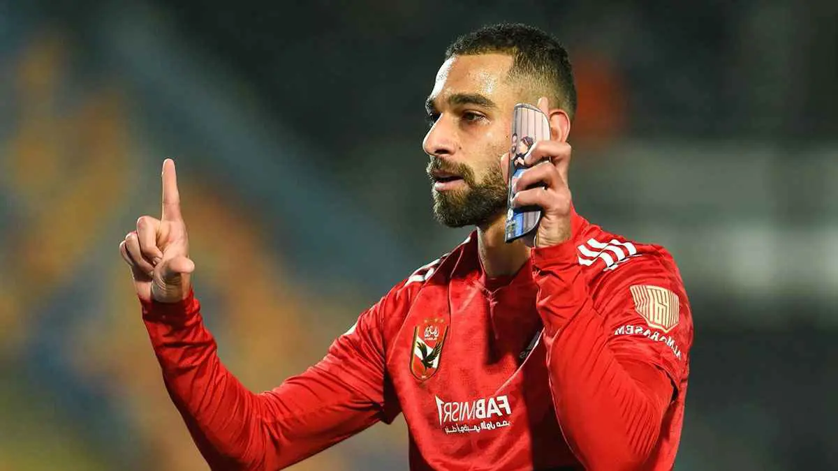 تطور حاسم في أزمة اشتباك عمرو السولية مع عضو الأهلي (صورة)