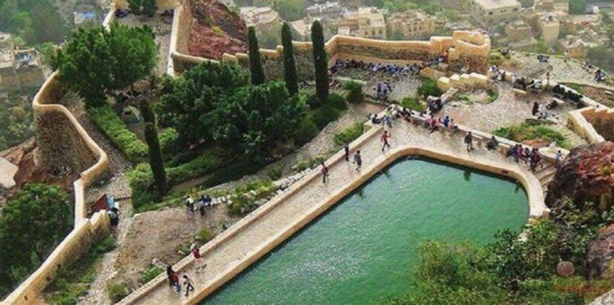اليمن.. قلعة القاهرة التاريخية في تعز تنجو من بطش الحوثيين