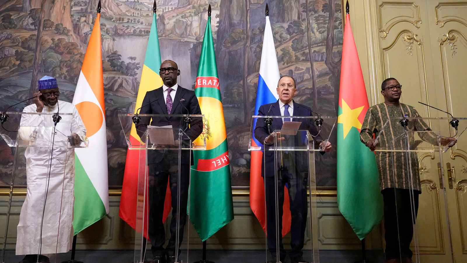 بصفقة "ذهب بوركينا فاسو".. هل بدأت روسيا جني الثمار في الساحل الأفريقي؟