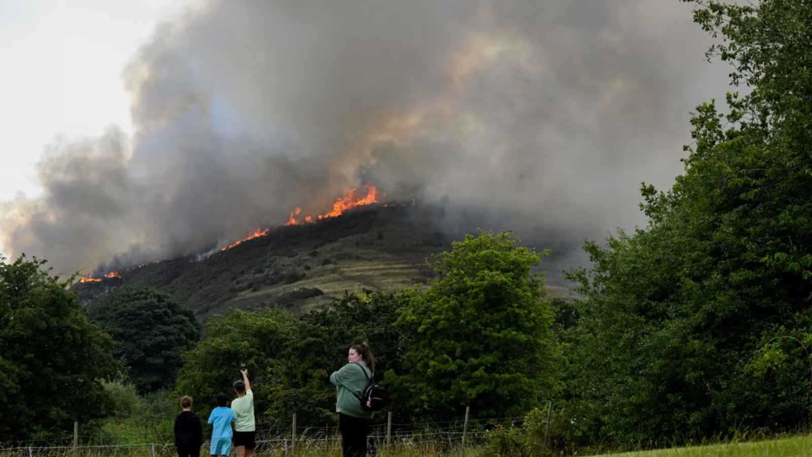 اندلاع حريق في "مقعد آرثر" أحد أشهر معالم إدنبرة في اسكتلندا
