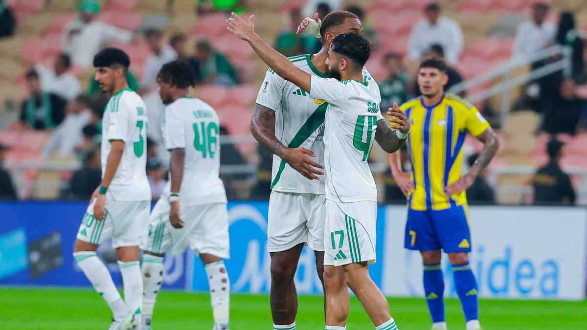 مانشستر يونايتد يزاحم أندية الدوري الإنجليزي على نجم الأهلي السعودي