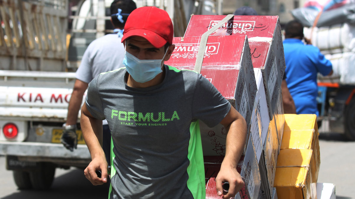 تقرير: أزمة كورونا وانهيار النفط يهددان بإشعال "ثورة جياع" في العراق