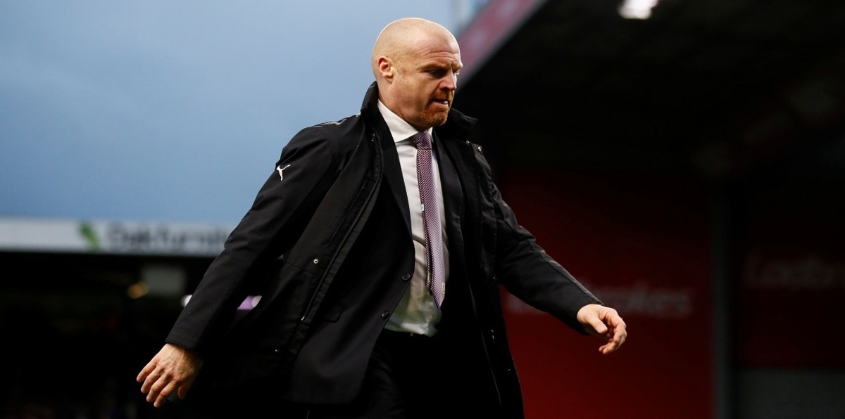 مدرب بيرنلي يفتح النار على الحكام عقب الخسارة أمام آرسنال