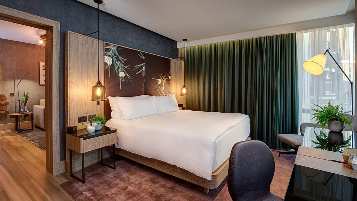 افتتاح أول فندق في العالم صُمم بالكامل من النباتات فقط (صور)