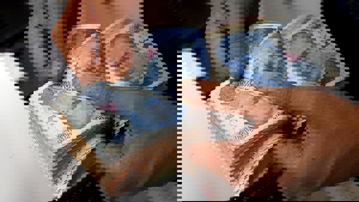 الليرة التركية تهبط لمستويات قياسية وتزيد الضغوط على السلطات‎