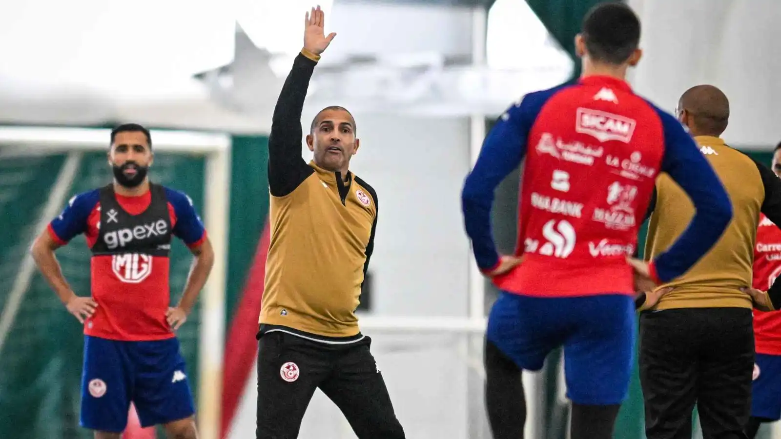 قبل كأس العالم.. صبري اللموشي يمنح نجم الإفريقي التونسي فرصة العمر