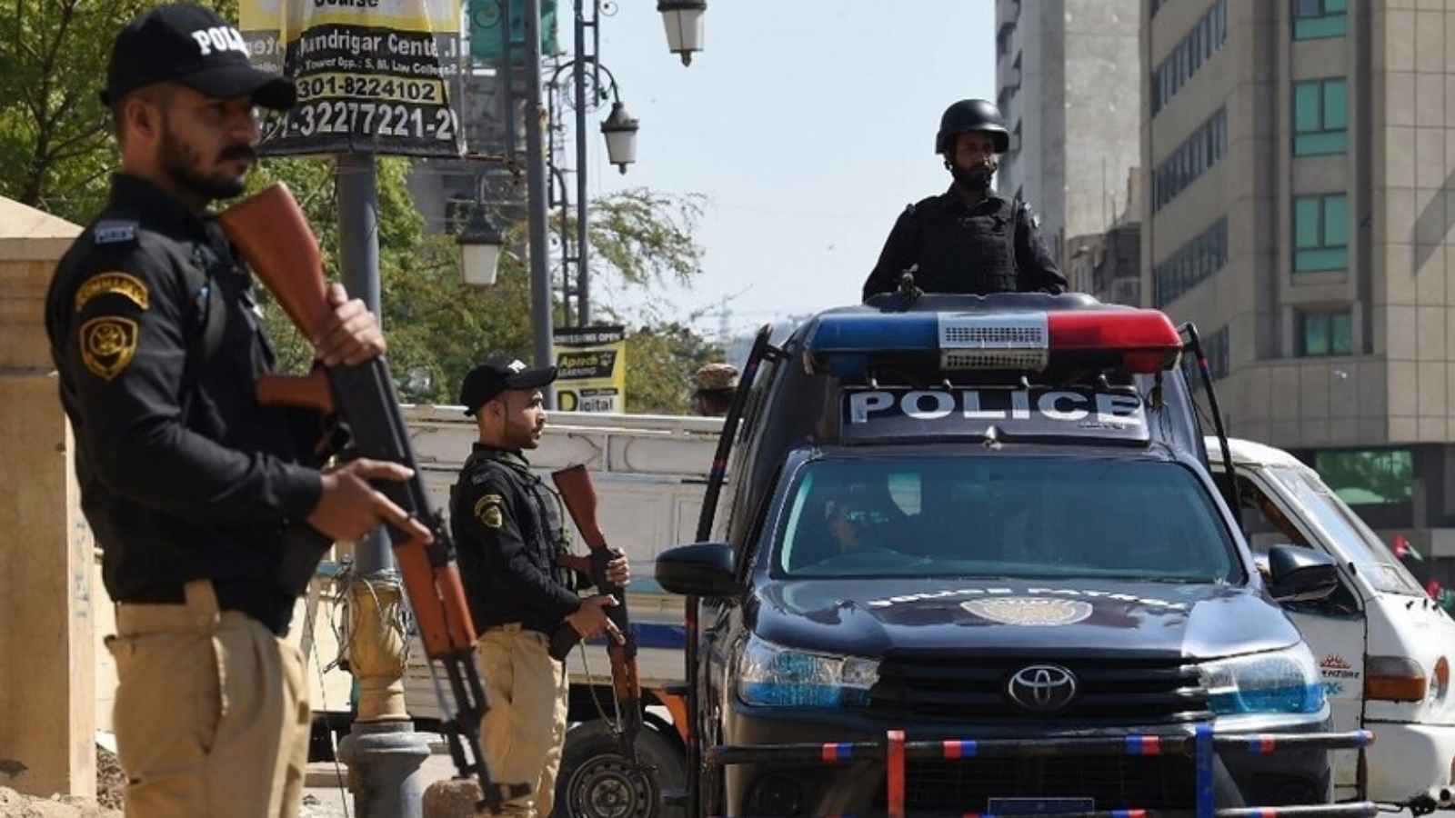 انفجار قنبلة أمام مقر المساعد الخاص لرئيس الوزراء الباكستاني