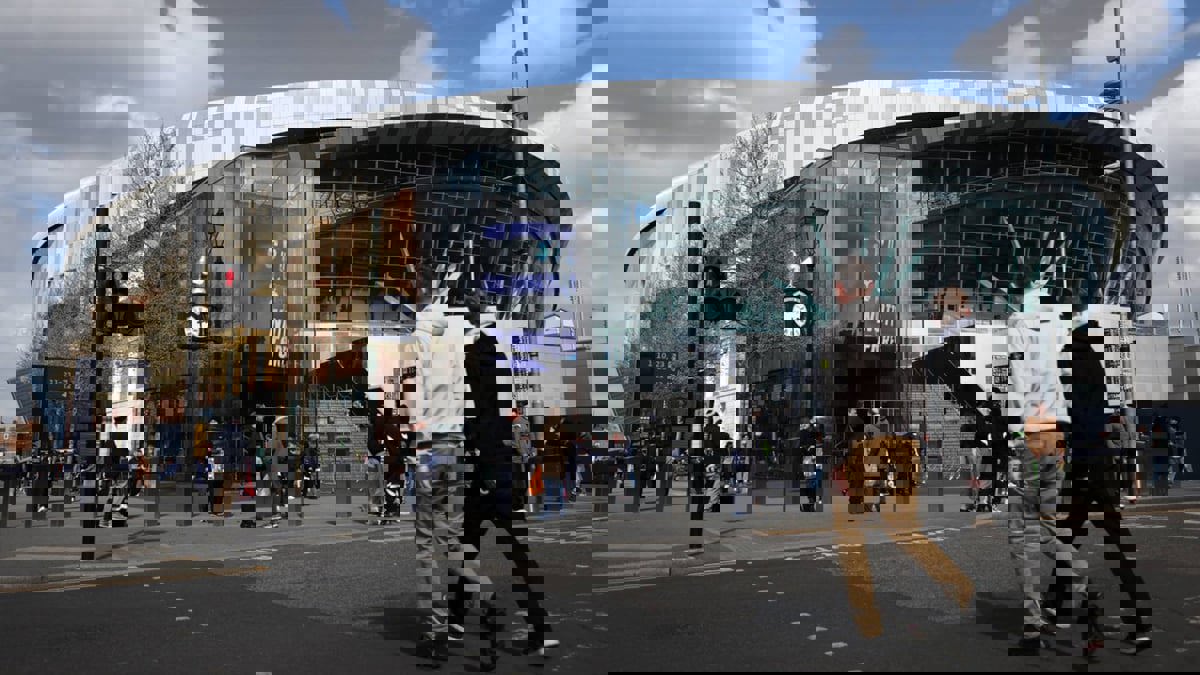 رغم حادث طعن قرب الملعب.. إقامة مباراة توتنهام ونوتنغهام في موعدها