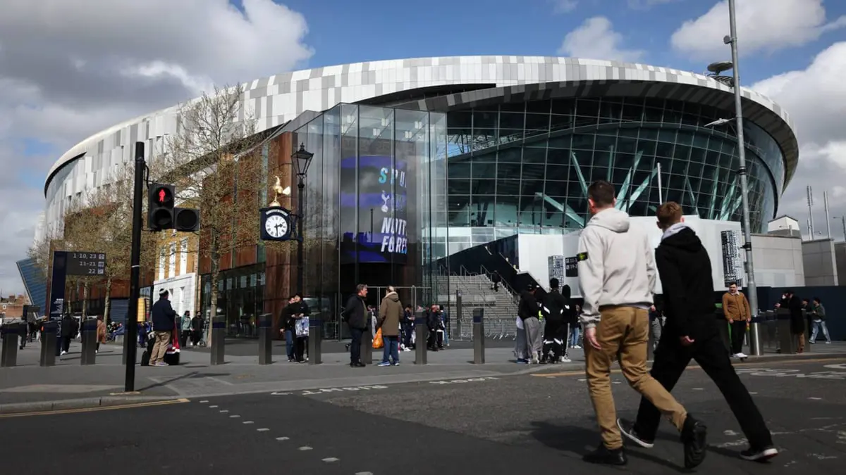 رغم حادث طعن قرب الملعب.. إقامة مباراة توتنهام ونوتنغهام في موعدها