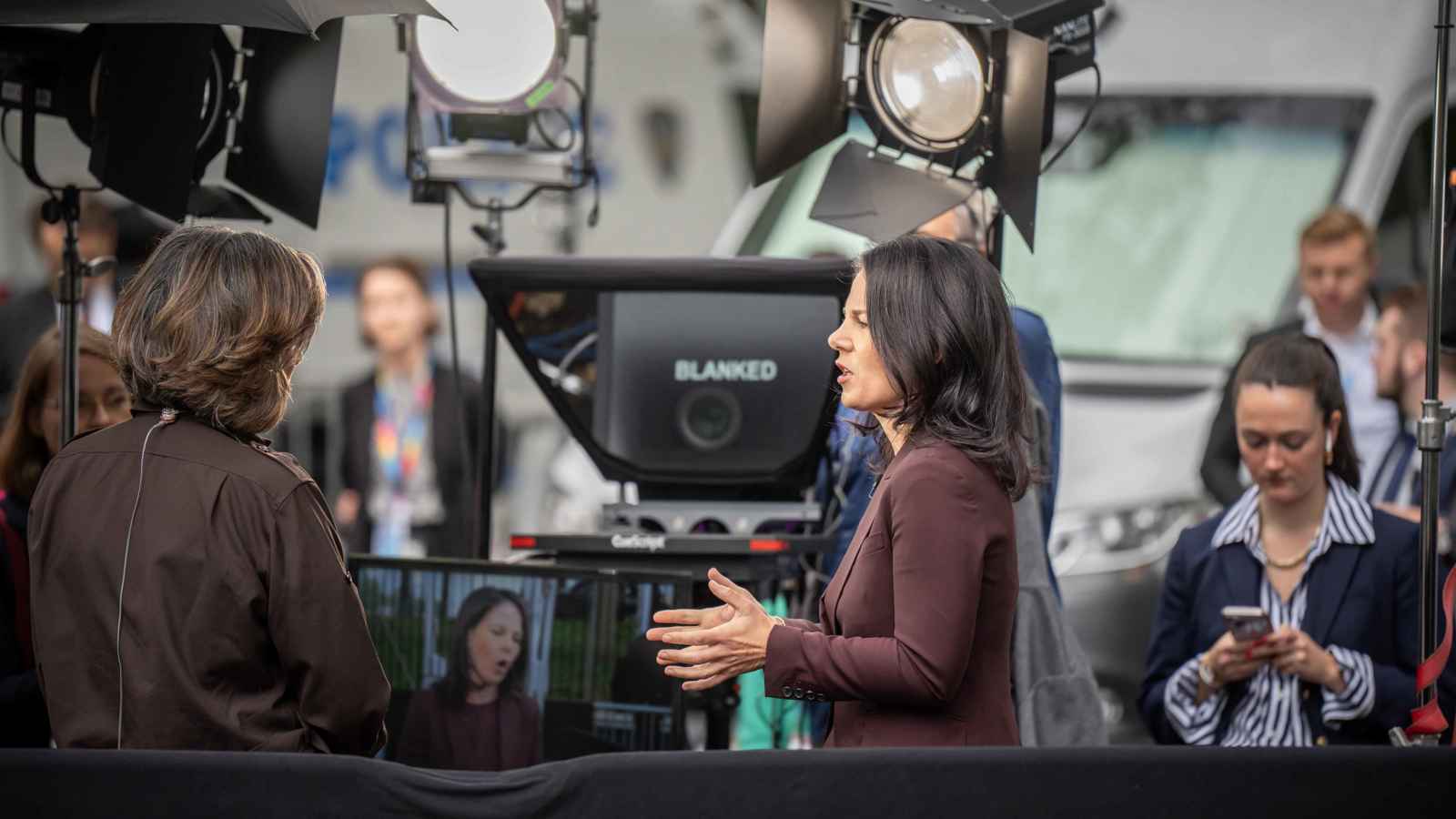 رواتب ضخمة "تحت المقصلة".. موجة تسريحات تهدد نجوم "CNN"