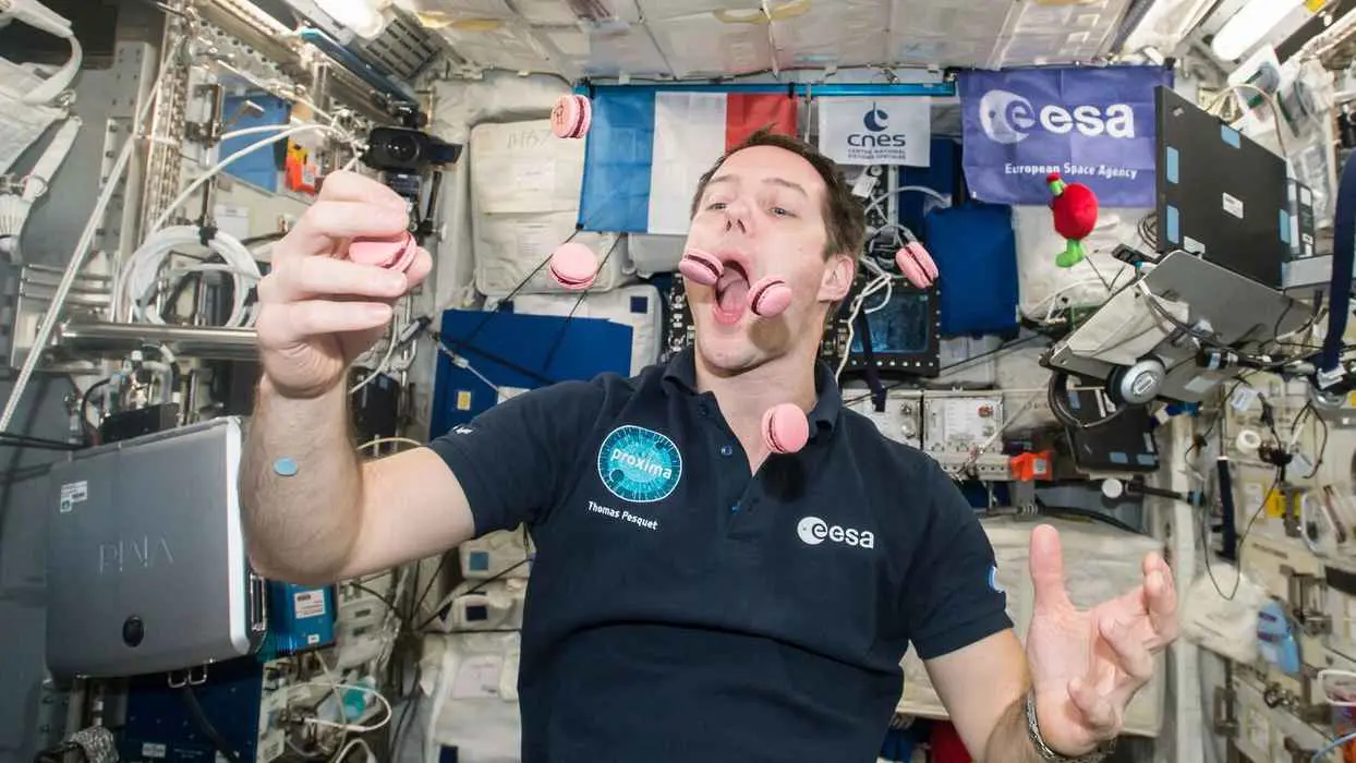 لماذا يحتاج رواد الفضاء إلى 4 آلاف سعرة حرارية يومياً؟ (صور)