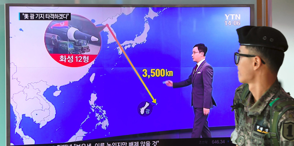 زعيم كوريا الشمالية يتسلم خطة الجيش لضرب جزيرة غوام الأمريكية