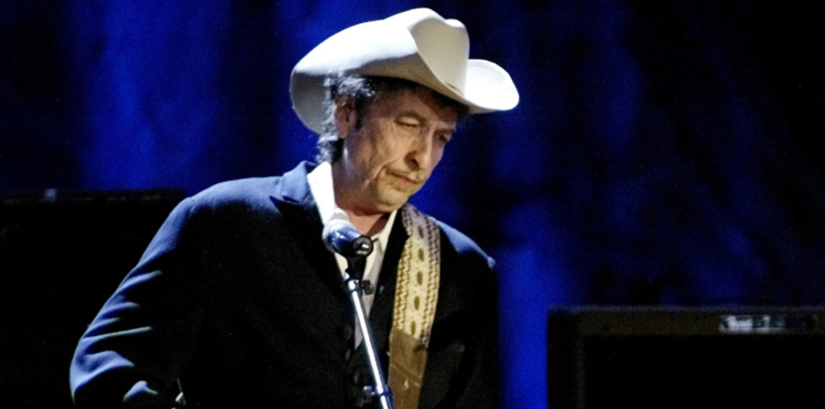 الشاعر والمغني الأمريكي بوب ديلان يفوز بـ"نوبل الآداب"