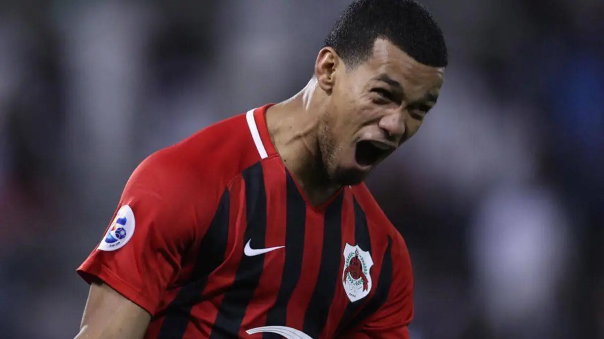 بسبب إشارته اللاأخلاقية.. الاتحاد الآسيوي يعاقب الفنزويلي ريفاس لاعب الريان القطري