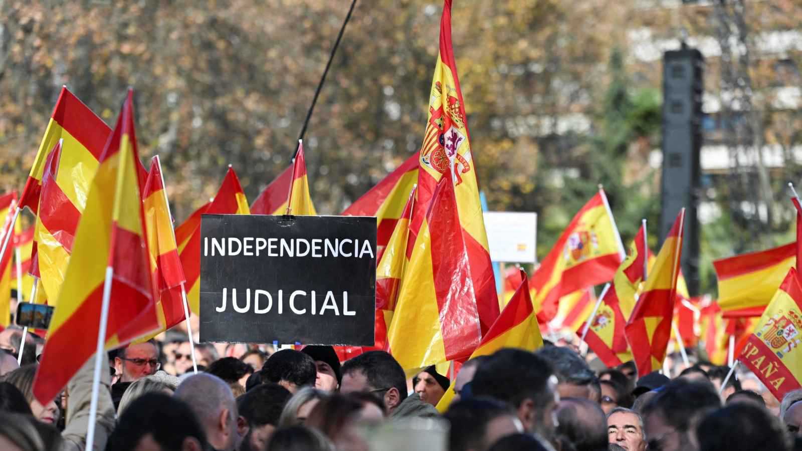 مدريد.. احتجاجات واسعة للمطالبة باستقالة حكومة سانشيز (فيديو وصور)