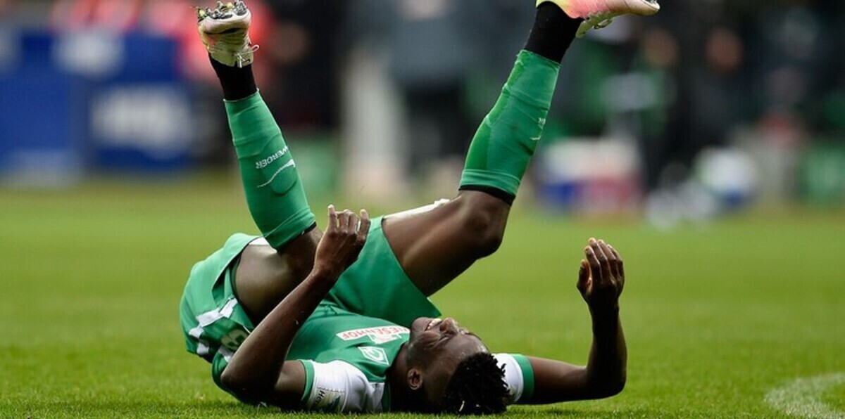 لاعب فيردر بريمن يعتذر عن "إشارة الذبح"  (صورة)