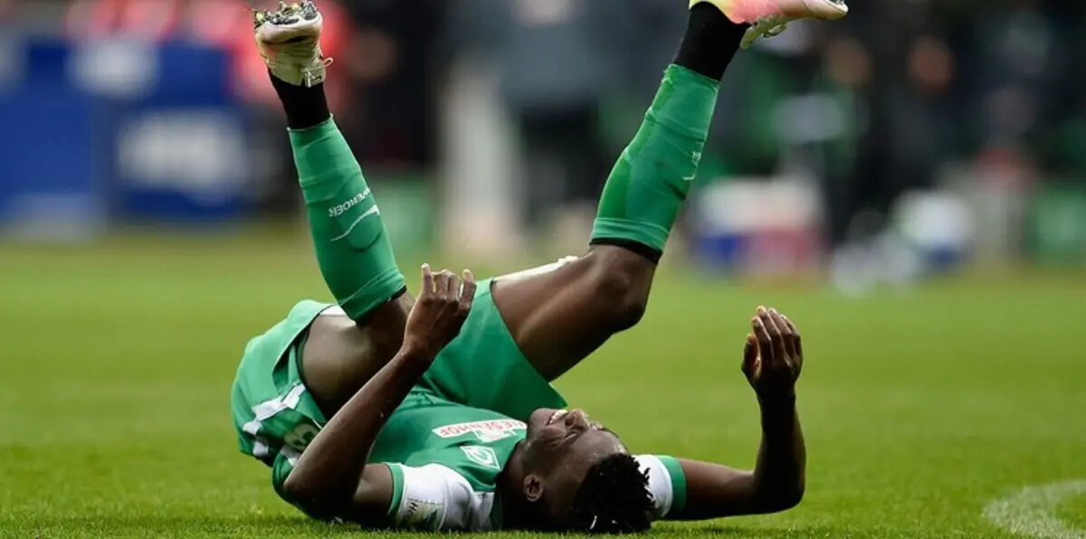 لاعب فيردر بريمن يعتذر عن "إشارة الذبح"  (صورة)