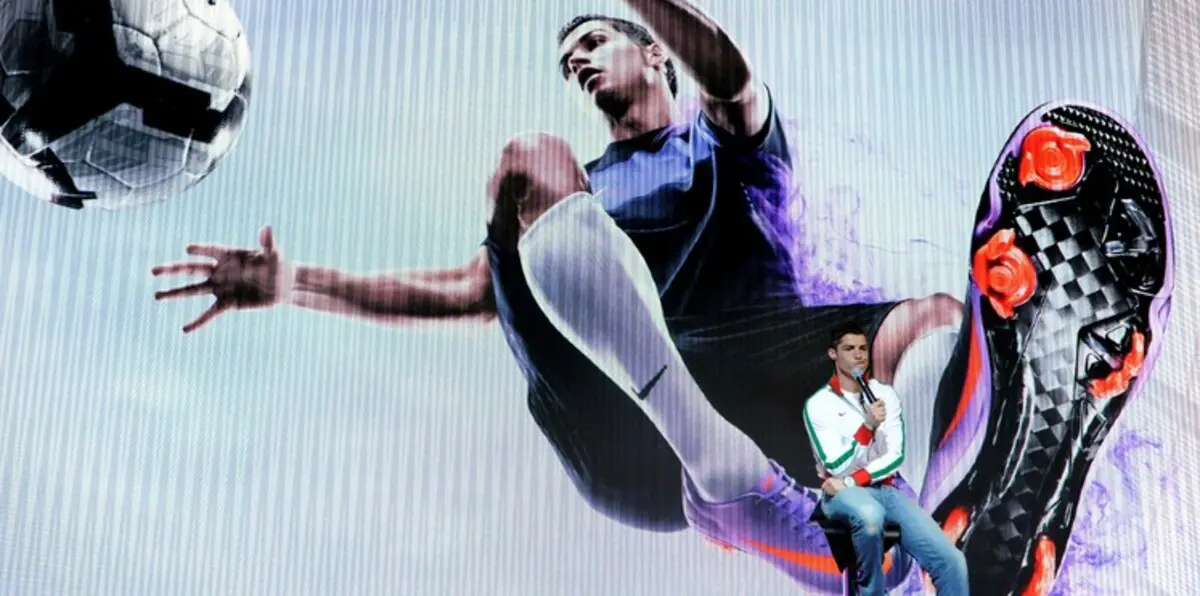 لماذا يجني رونالدو أرباحا سنوية أكثر من ميسي؟