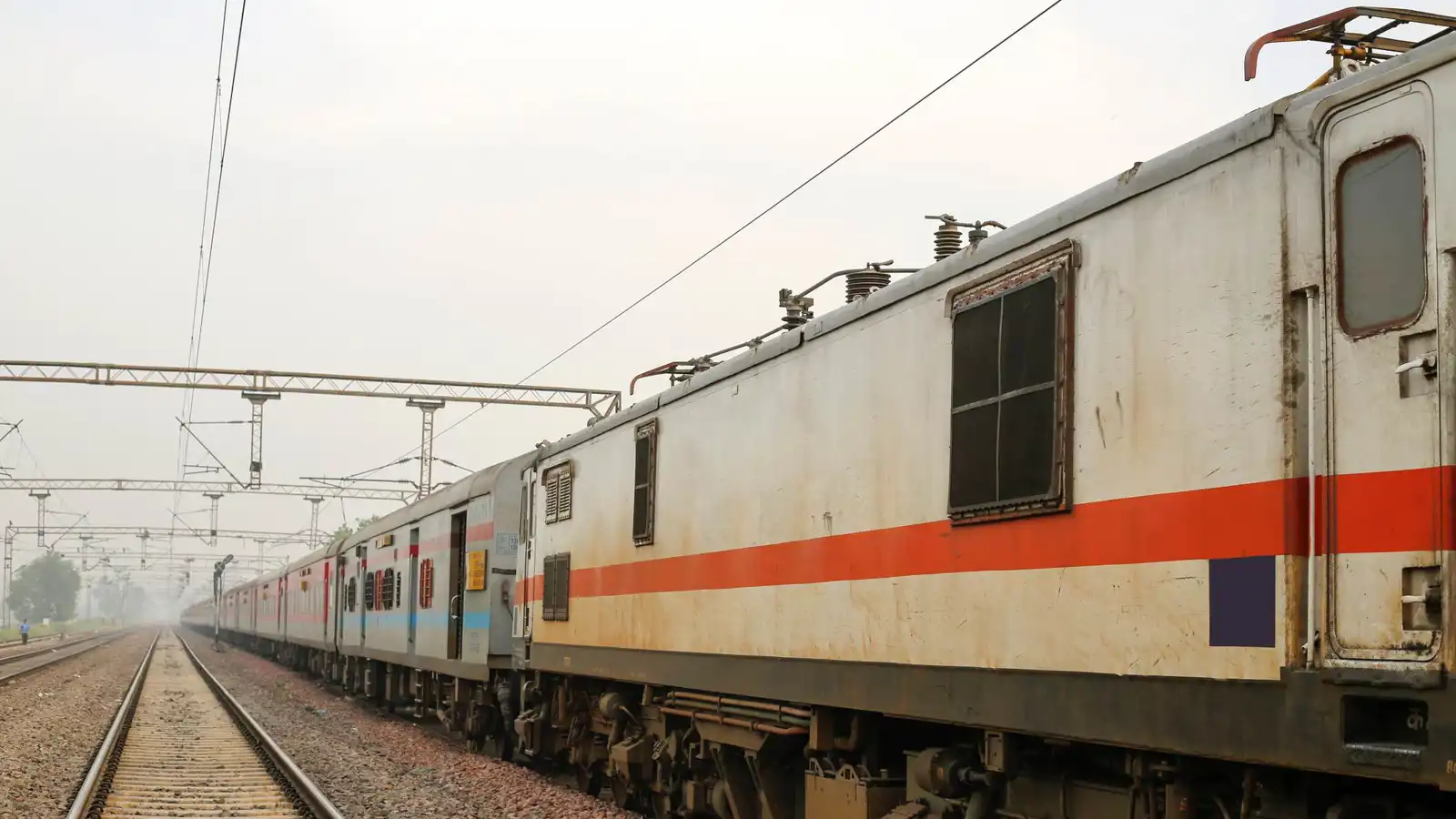 إصابة 100 بحادث تصادم قطارين في الهند (فيديو)