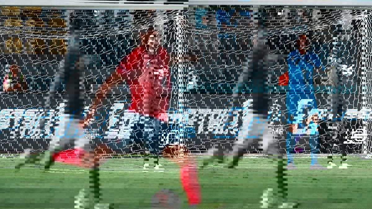 الإصابة تُجبر محمد الشناوي على الخروج من مباراة الأهلي والمقاصة (فيديو)