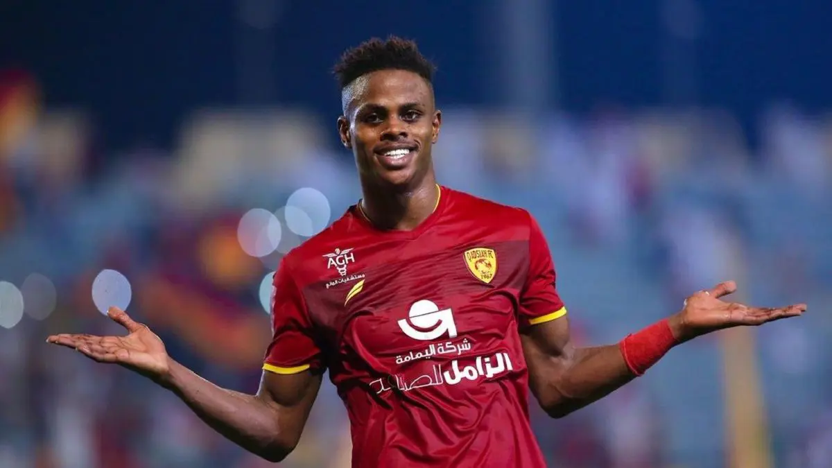 نادي الهلال السعودي يطلب التعاقد مع هارون كمارا لاعب القادسية