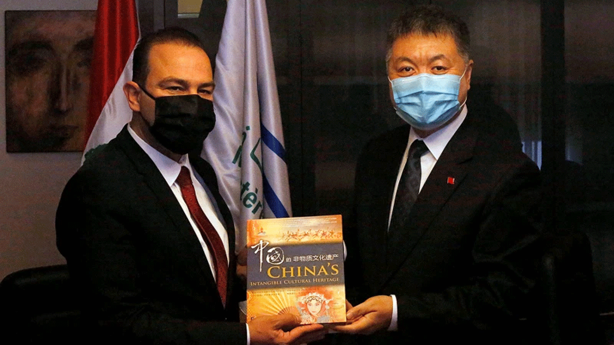 نصر الله يدفعها شرقا.. هل تستطيع الصين إنقاذ لبنان من الانهيار الاقتصادي؟