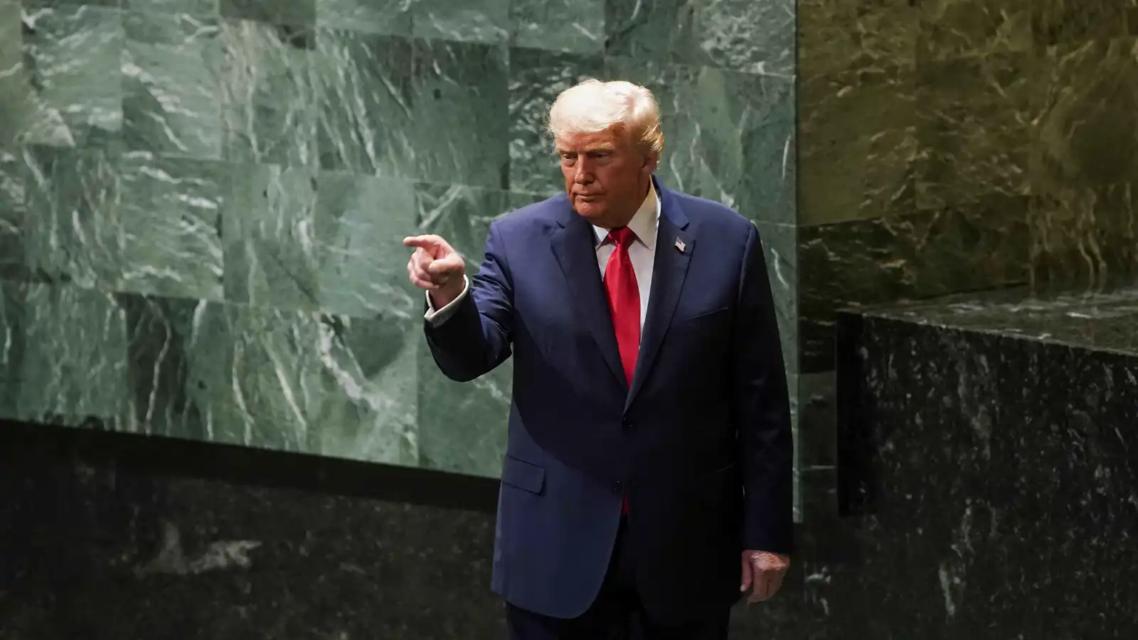 البيت الأبيض يهدد بفصل المسؤول عن توقف السلم الكهربائي لترامب بالأمم المتحدة