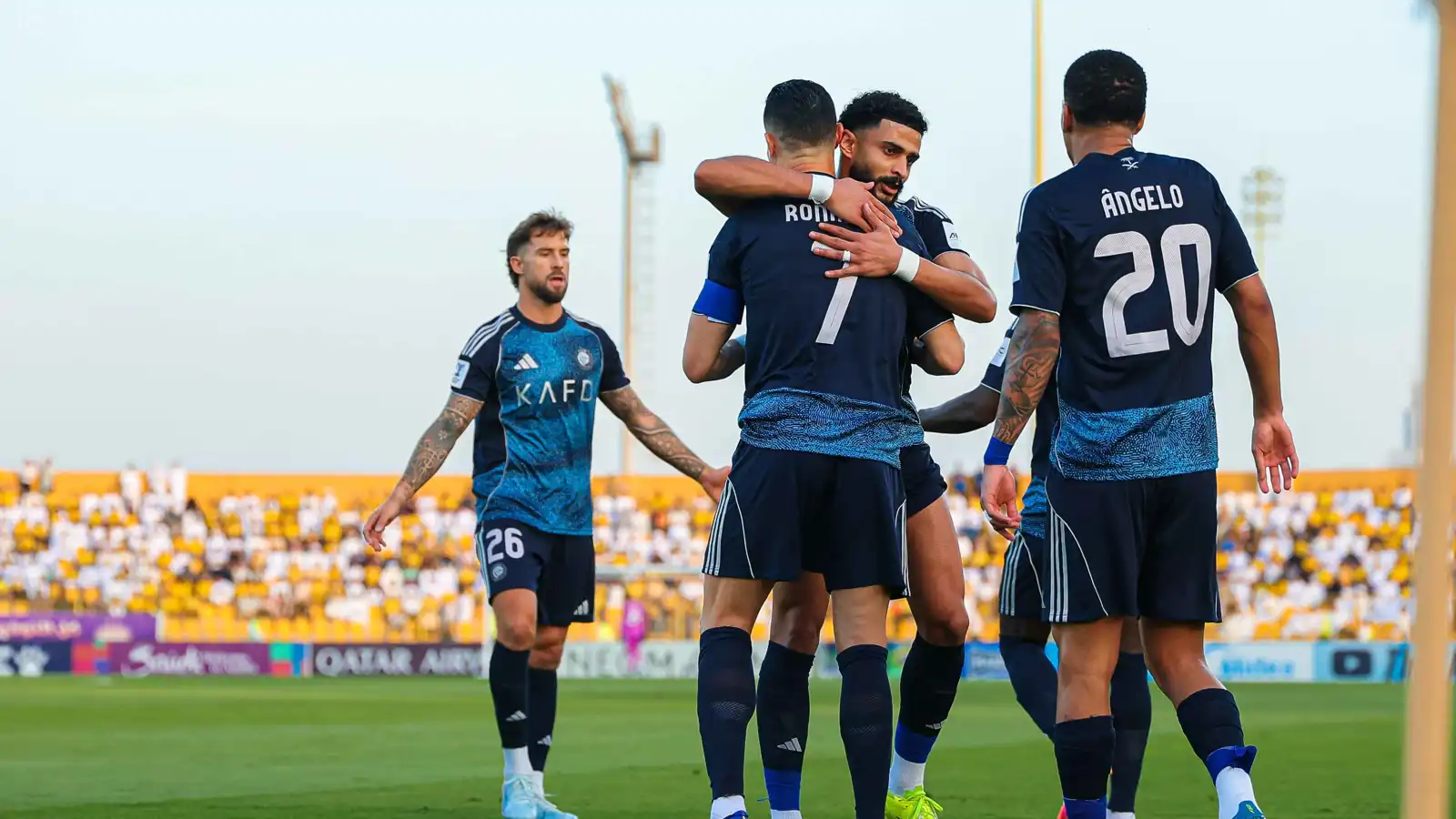 رونالدو مع زملائه في النصر