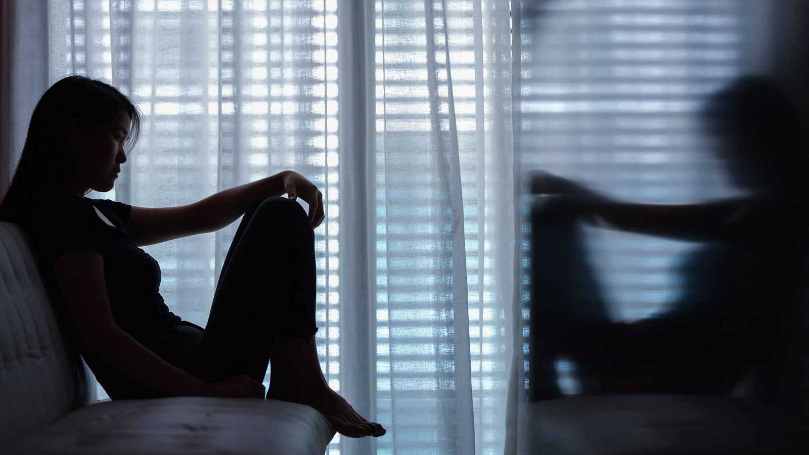 من الاكتئاب إلى الفصام.. عوامل وراثية توحد الاضطرابات النفسية